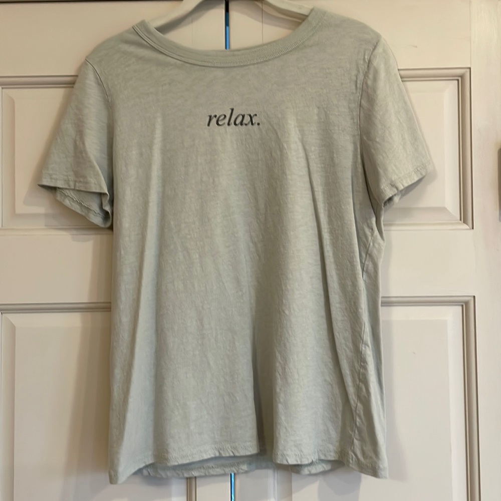 🌿Women’s graphic “relax” short sleeve t-shirt.🌿